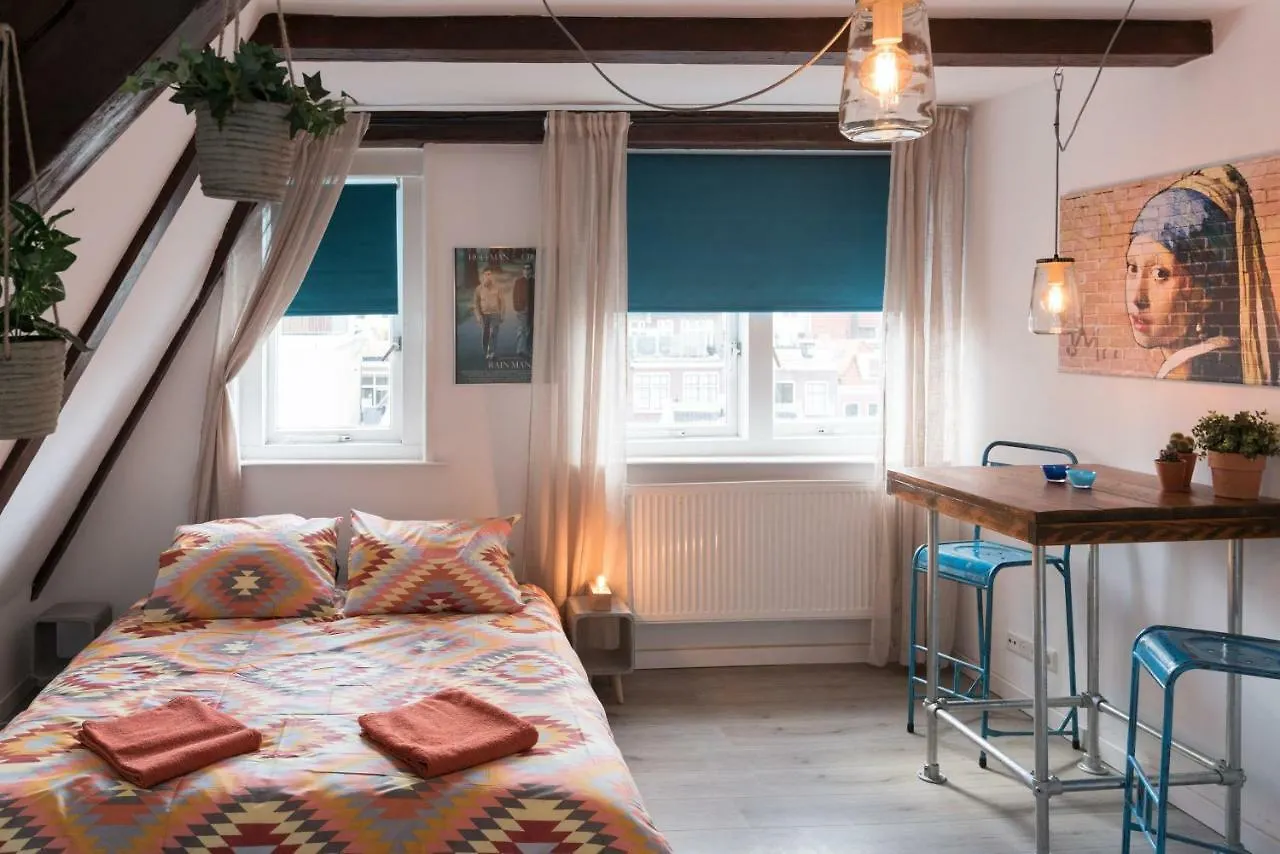 Emperor Studio Apartment Amsterdam Homestay