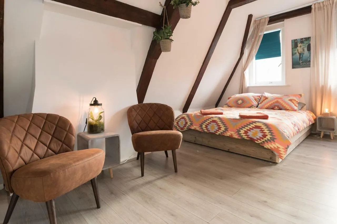 Emperor Studio Apartment Amsterdam Homestay